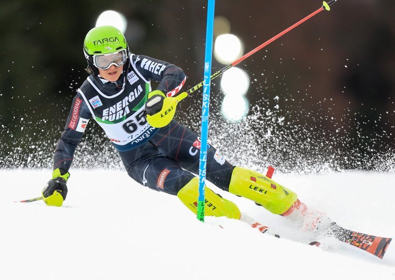 Tinejdžerica Zrinka Ljutić slavila u slalomu na Sljemenu i nakon veleslalomske osvojila novu titulu prvakinje države; Matej Vidović najbolji u muškoj utrci