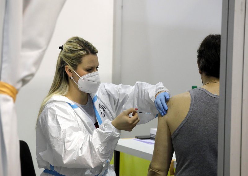 U Srbiji pohitali na cijepljenje nakon što je država obećala nagradu od 25 eura