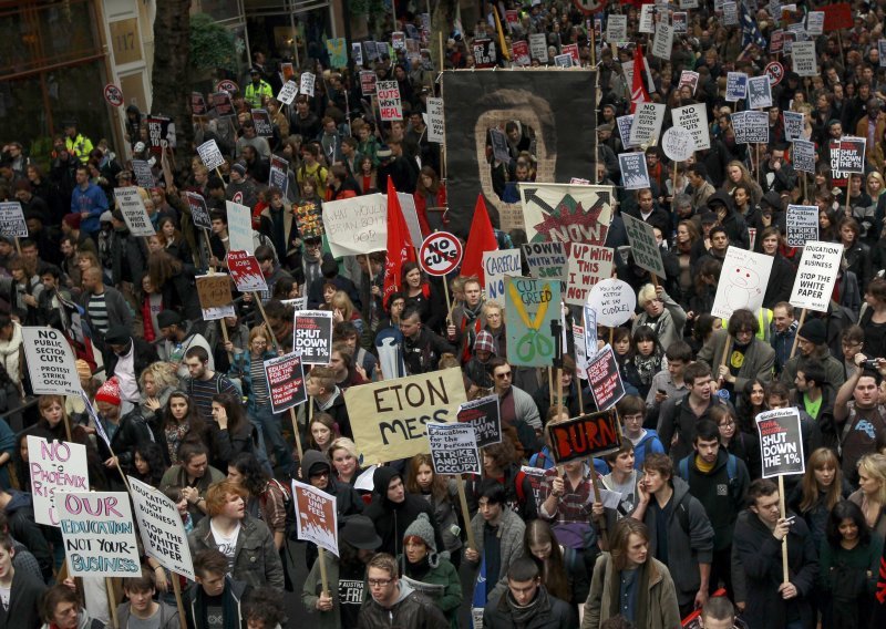 Tučnjava između policije i studenata u Londonu