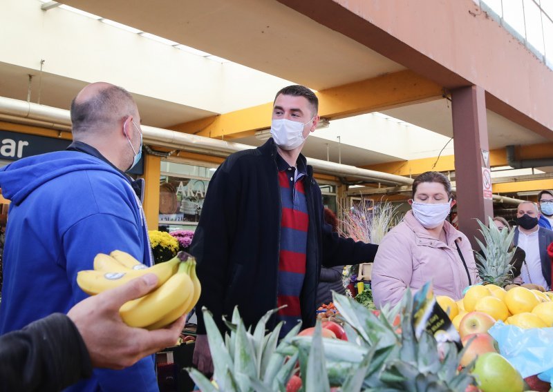 [VIDEO/FOTO] Filipović obišao Utrine: 'Neka Tomašević dokaže da je bio konzultant u 40-ak zemalja svijeta, moj tim nigdje nije našao podatke o tome'