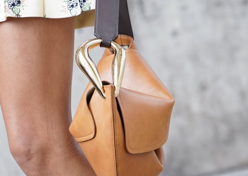 Ovu ćemo ljepoticu viđati u svakom kutku Instagrama: Nova torba s poznatim potpisom novi je predmet žudnje