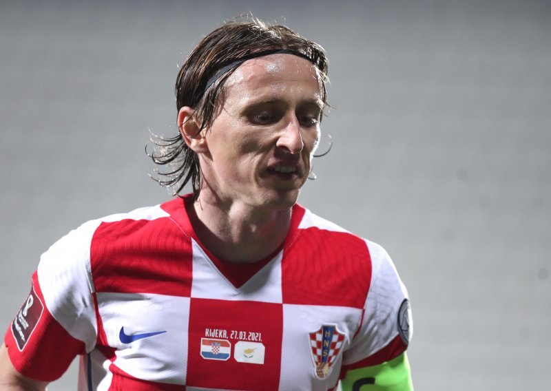 [VIDEO] Luka Modrić se rasplakao; hrvatski kapetan nije mogao zadržati suze zbog onoga što je doživio poslije utakmice sa Ciprom