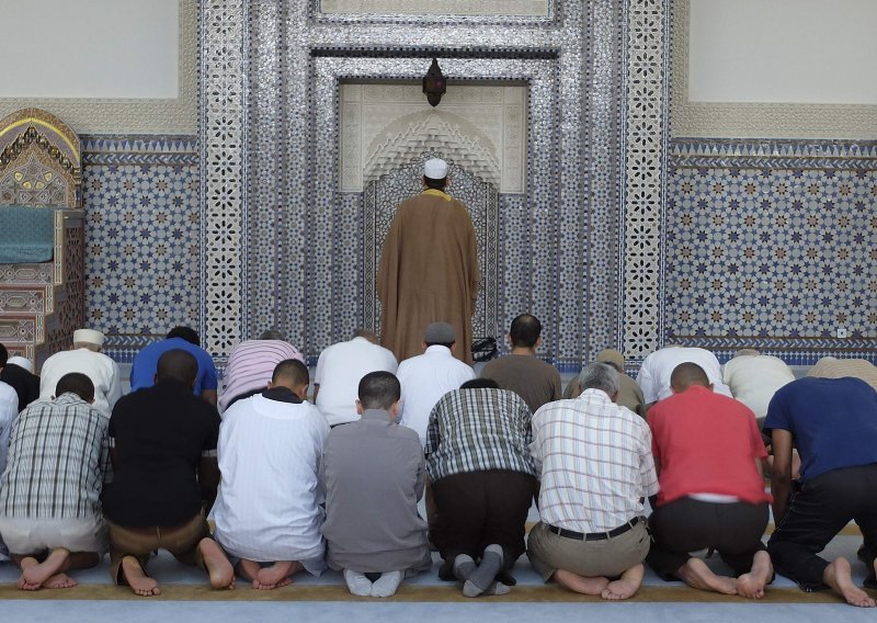 Francuska zatvorila 20-ak džamija