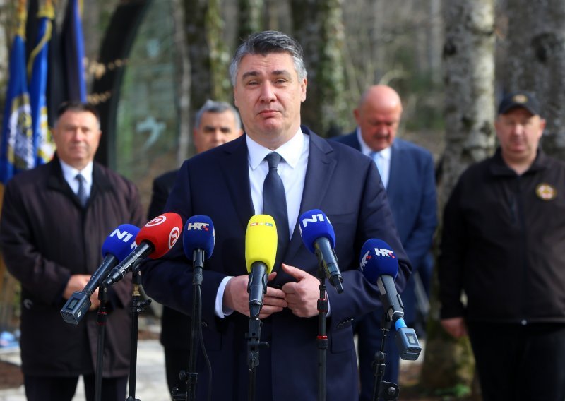 Milanović o odvojenom protokolu na Plitvicama: Valjda da međedi ne pokupe koronu... Ja sam orao, on je nilski konj koji papa lopoče, no može biti opasniji od hijene