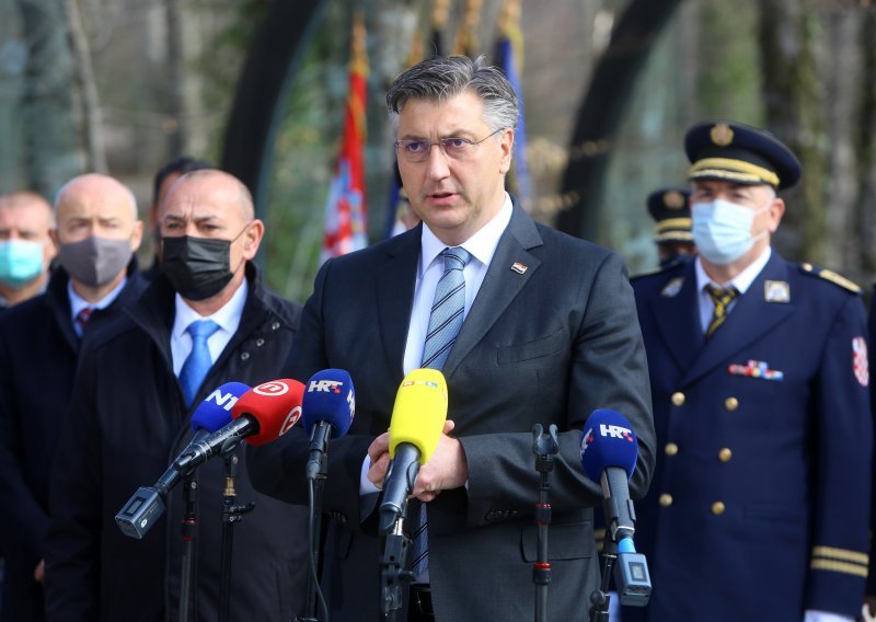 Plenković i Tramišak uručili ugovore vrijedne 200 milijuna kuna