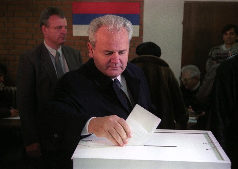 Prije 25 godina Srbi su svrgnuli Miloševića: Njegovi nasljednici još vladaju