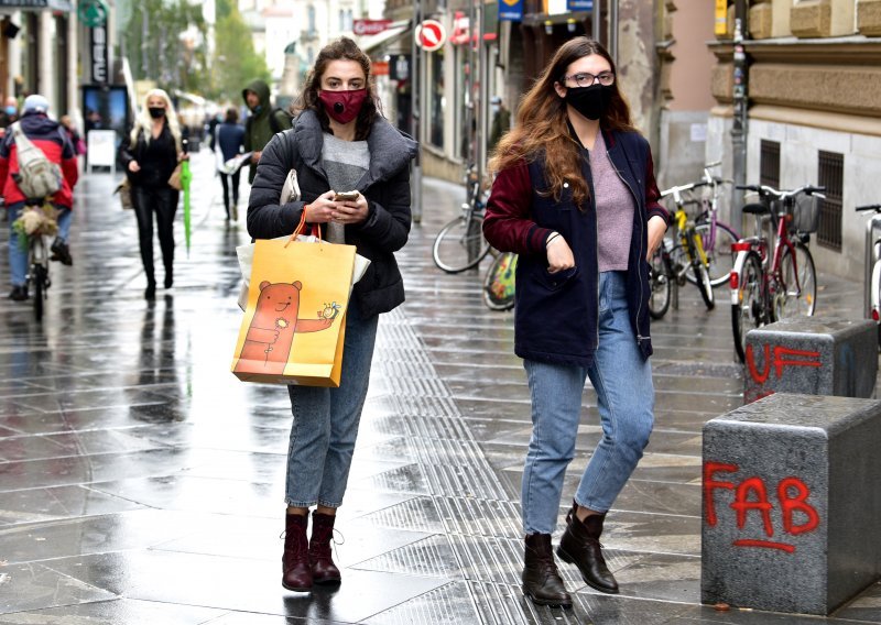 Prosvjed protiv mjera zatvaranja u Ljubljani