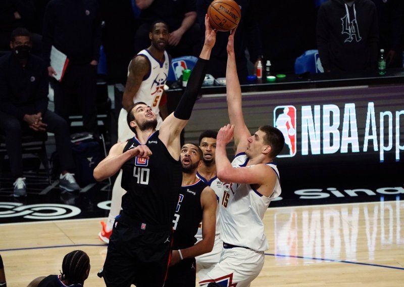 Pogledajte okršaj u derbiju NBA lige Hrvata Ivice Zupca i Srbina Nikole Jokića; ova utakmica puno je toga razotkrtila...