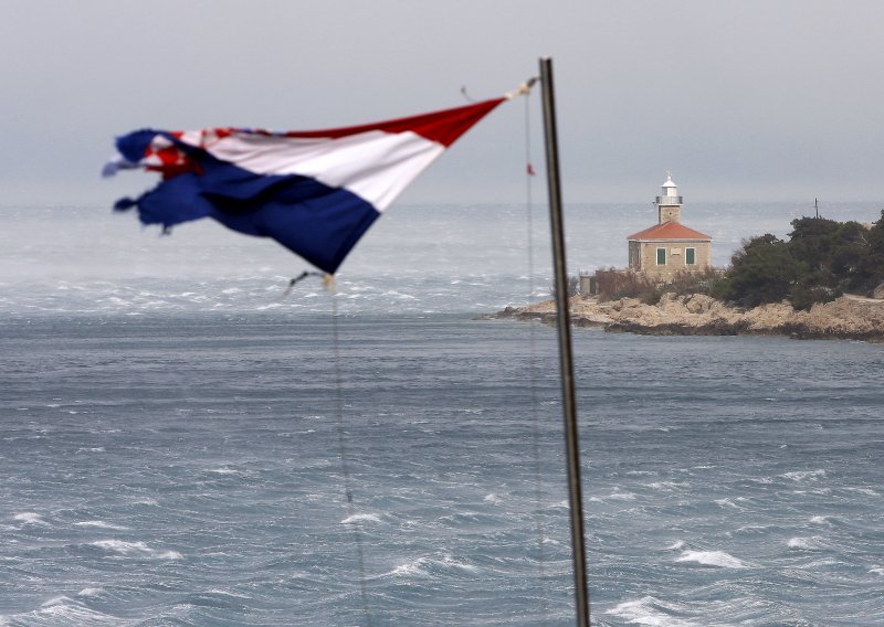 Makarska u dva mjeseca ostala bez 6.000 stanovnika