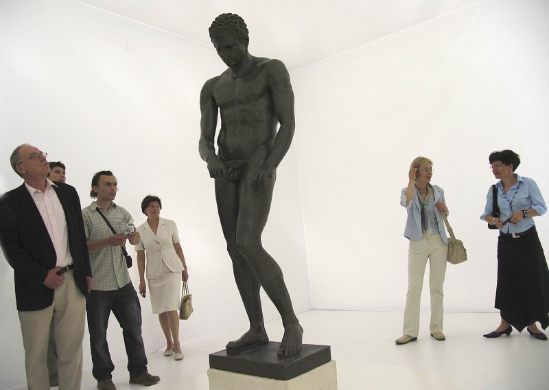 Croatian Apoxyomenos exhibited in Louvre