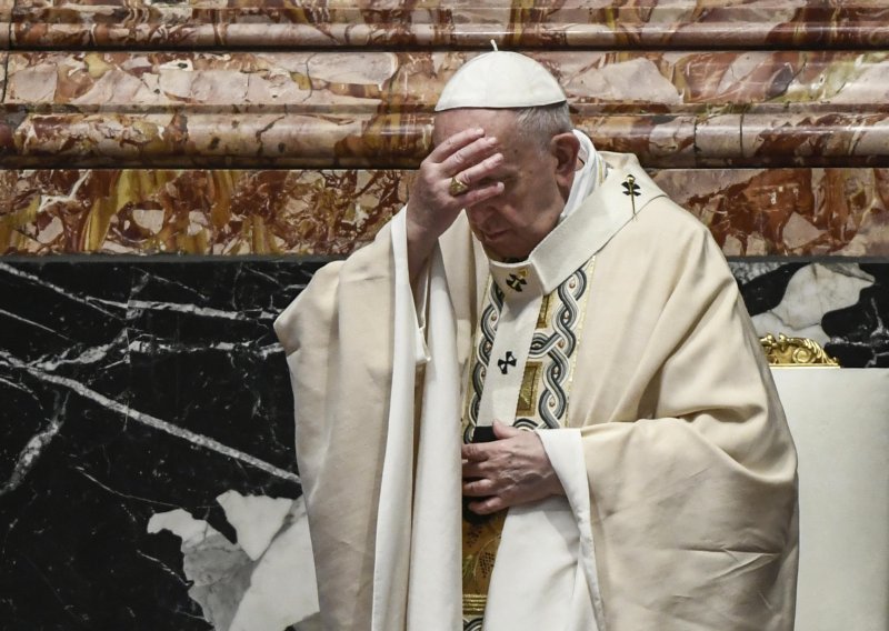 Papa ponovno uživo s vjernicima