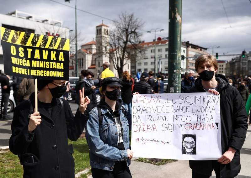 Sarajevo: Prosvjedi protiv vlasti zbog lošeg upravljanja pandemijom, traže se ostavke