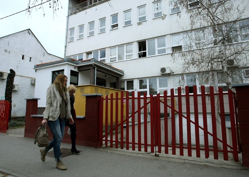 U domu u Osijeku umrla beba oduzeta roditeljima, obdukcija  pokazala da je uzrok prirodna smrt