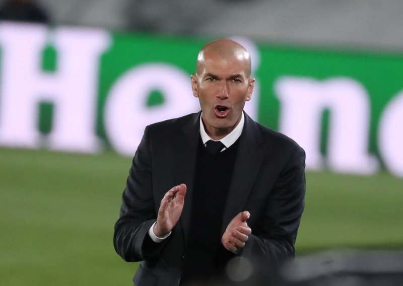 Zinedine Zidane upozorio da Real Madrid još ništa nije osvojio, a posebno se dotakao veznog reda u kojem je opet briljirao Luka Modrić