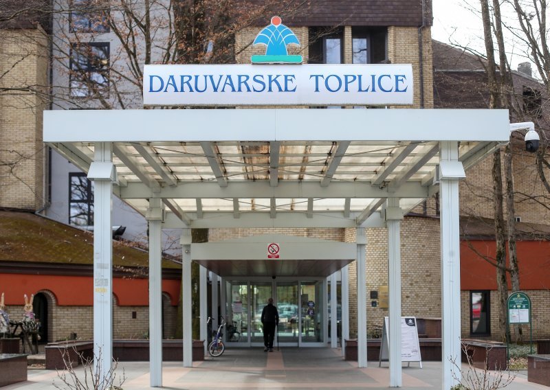 Muškarac šetao Daruvarskim toplicama bez zaštitne maske, a i oglušio se na upozorenja; kažnjen je sa 500 kuna