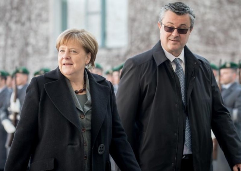 Merkel: Potpuno podržavam Oreškovićev reformski plan