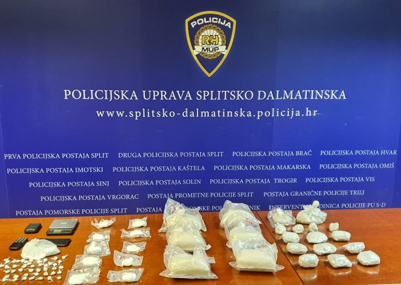 [FOTO/VIDEO] Splitska policija se pohvalila značajnim ulovom: Zaplijenjeno više od četiri kilograma heroina i skoro pola kilograma kokaina