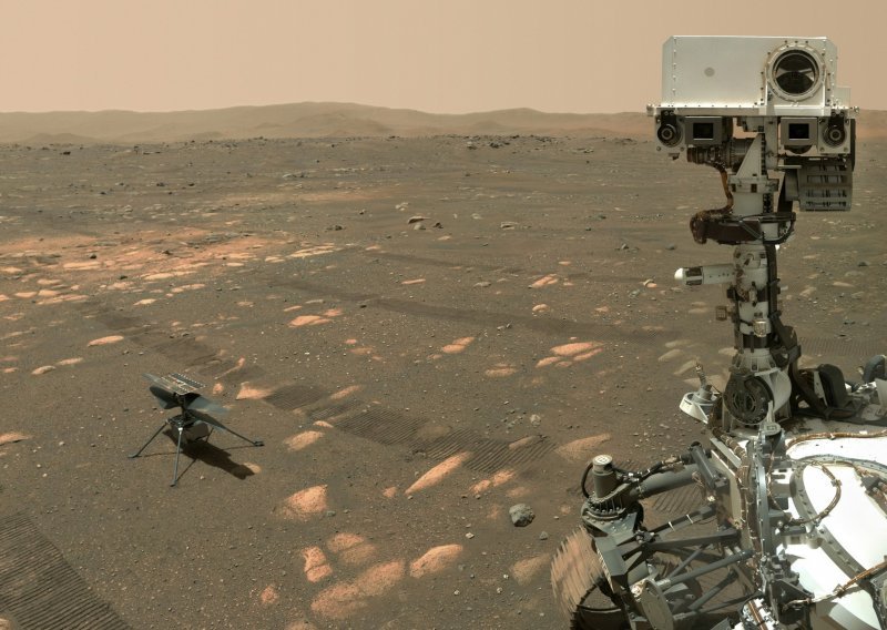 Rover Perseverance snimio je simpatični 'selfie' s prvim marsovskim helikopterom