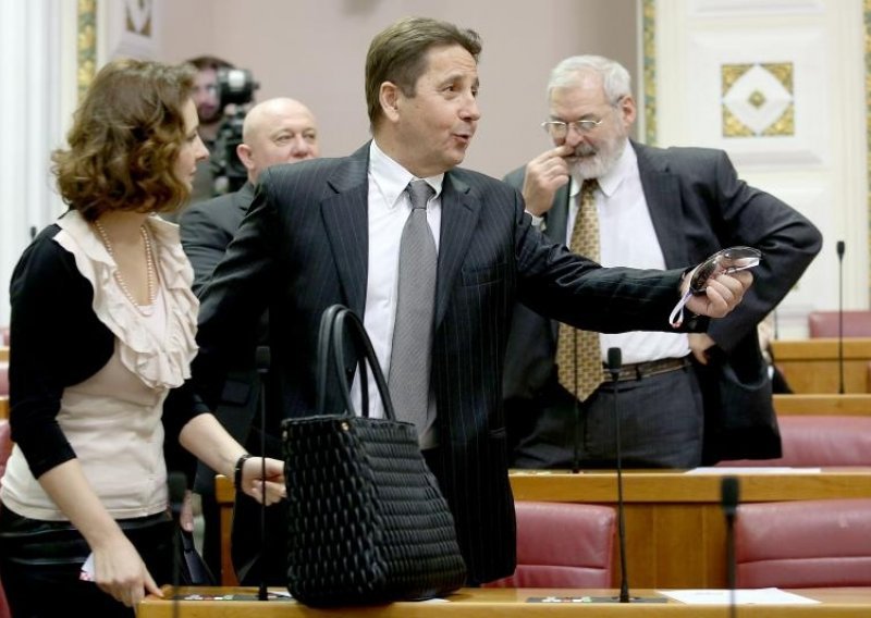 Petrina se odsukao s Hrid-i i otišao umirovljenicima