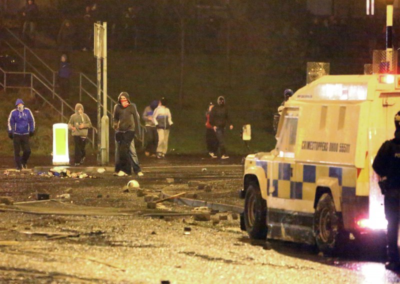 Novi sukobi i val nasilja u Sjevernoj Irskoj