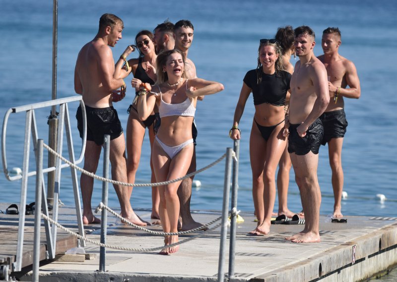 The Mirror: Britanci će uskoro moći slobodno putovati u Hrvatsku