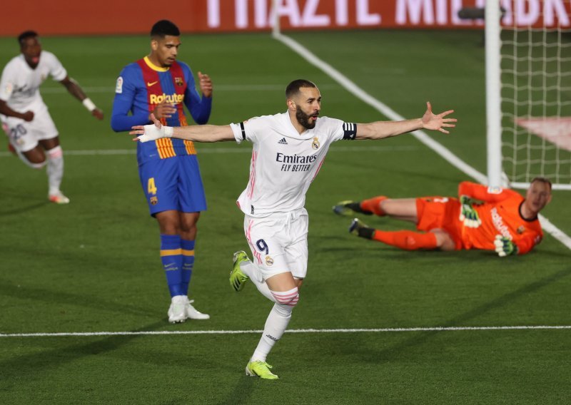 [FOTO] Real Madrid slavio u El Clasicu protiv Barcelone, a derbi obilježila majstorija Karima Benzeme