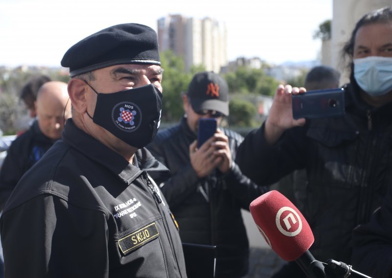 Policija će izvijestiti DORH zbog ustašenja u Splitu, zbog sigurnosnog rizika otkazana presica SDP-a