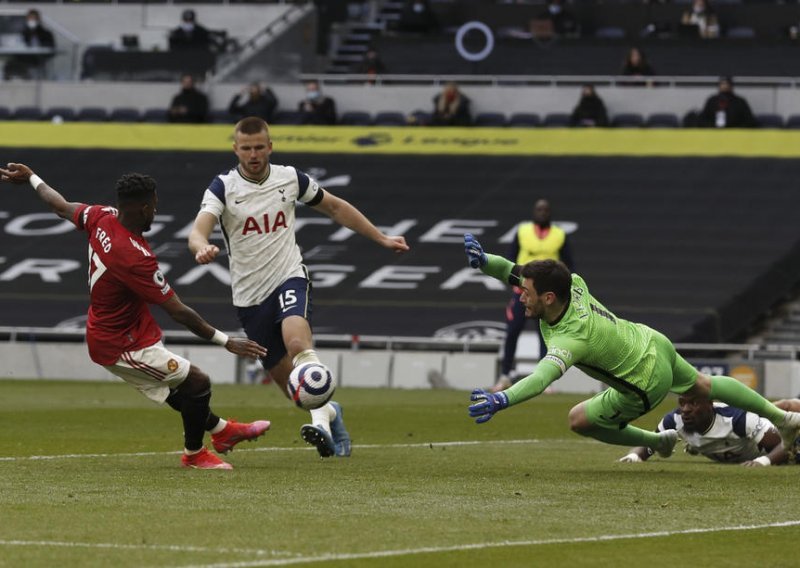 Manchester United 'okrenuo' Tottenham; 'crveni vragovi' su u drugom poluvremenu momčadi Josea Mourinha utrpali tri gola