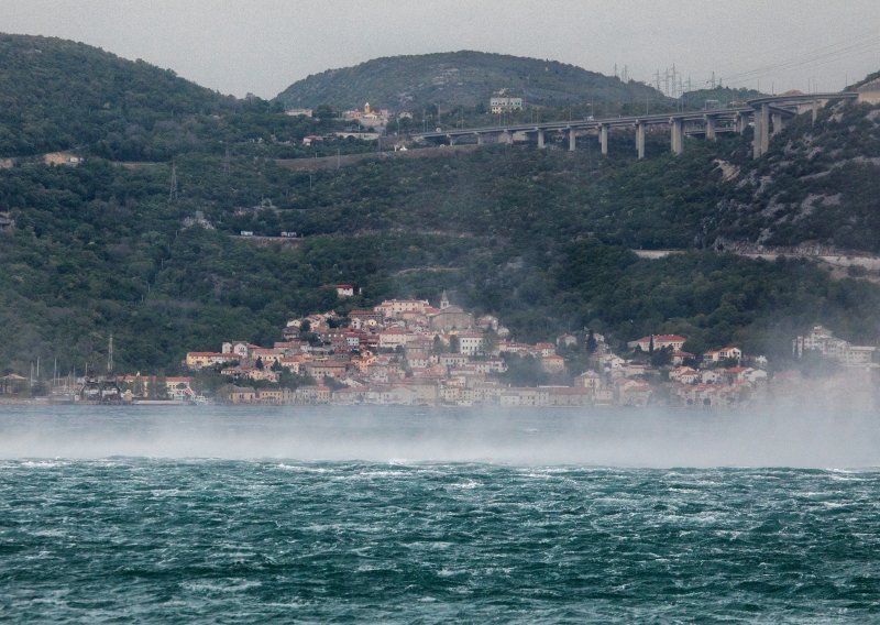 Orkanska bura radi probleme u prometu, evo upozorenja