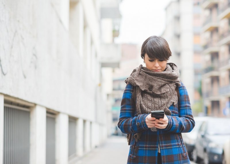 Nemojte se iznenaditi ako vas smartfon uskoro upozori: 'Odlijepi pogled s ekrana!'