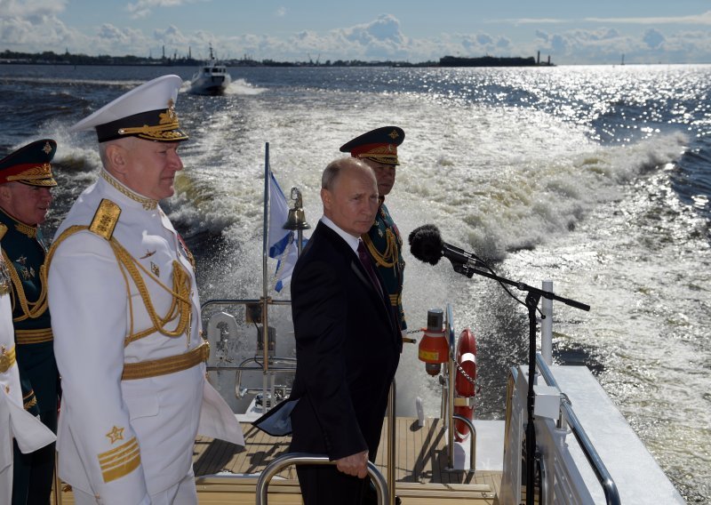 Ruska mornarica provodi vojne vježbe u Crnom moru uoči dolaska američkih brodova