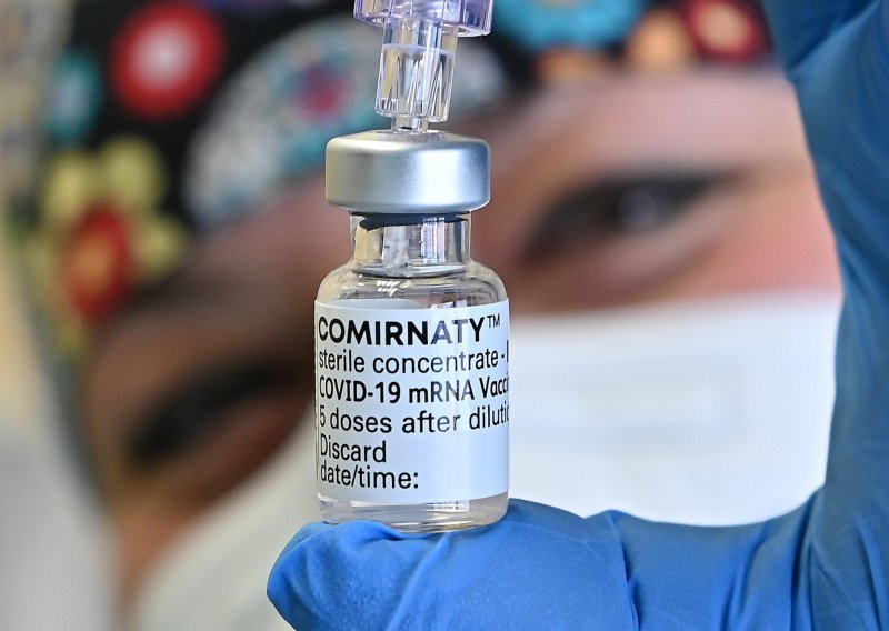 SAD će donirati 500 milijuna doza Pfizerova cjepiva
