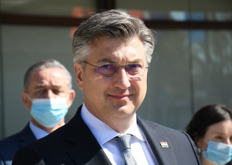 Plenković u Uljaniku 1856: Vlada će poduprijeti revitalizaciju proizvodnje