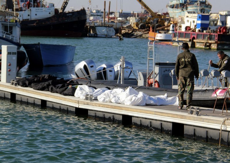 Najmanje 41 migrant izgubio život u potapanju plovila pred tuniskom obalom