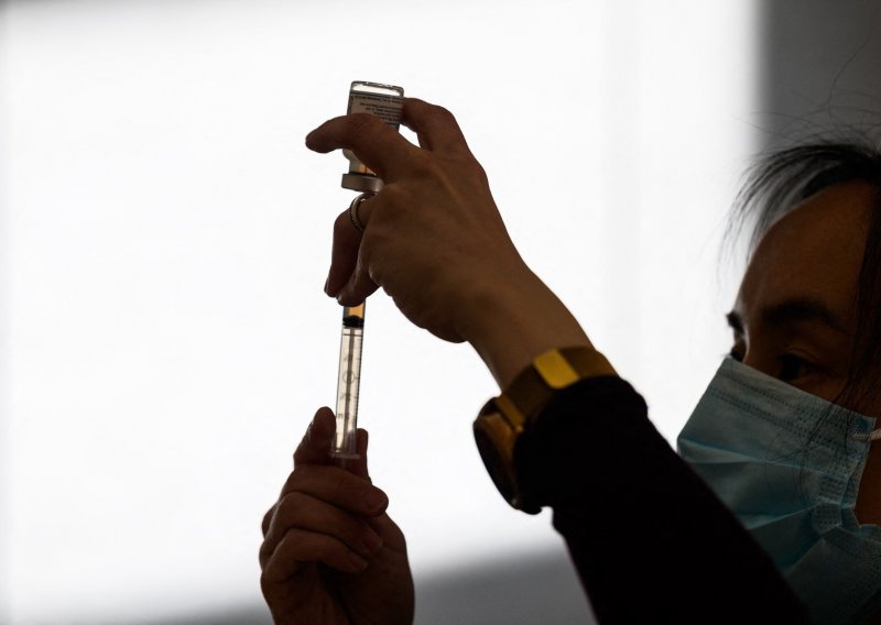Pola odrasle populacije SAD-a dobilo jednu dozu cjepiva protiv covida 19