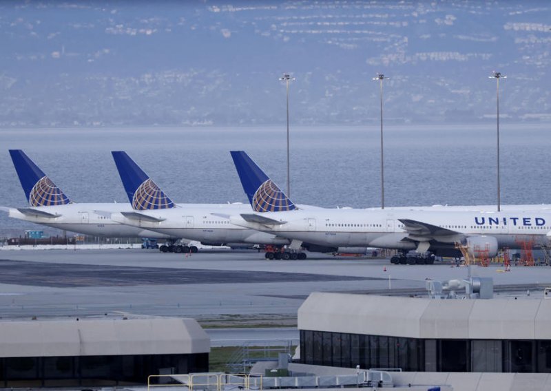 United Airlines smanjio gubitak u prvom tromjesečju