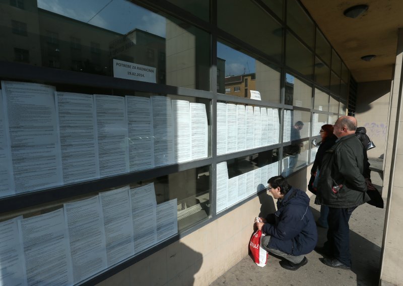 Pad broja nezaposlenih u ožujku; zabilježn prvi rast potražnje za radom u posljednjih godinu dana