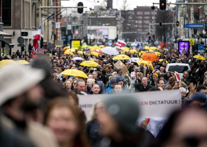 Unatoč rekordnim brojkama, Nizozemska ublažava mjere protiv koronavirusa