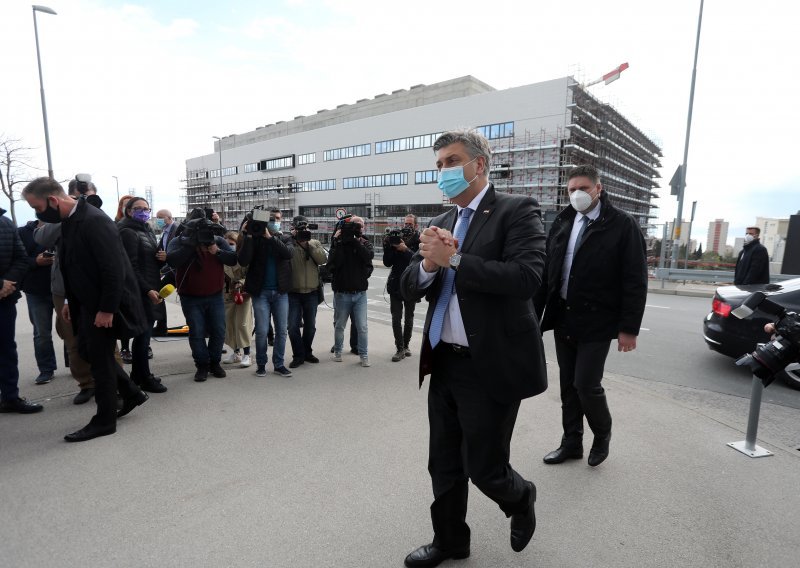 Plenković obišao gradilište nove bolnice u Rijeci, potom odlazi u 3. maj