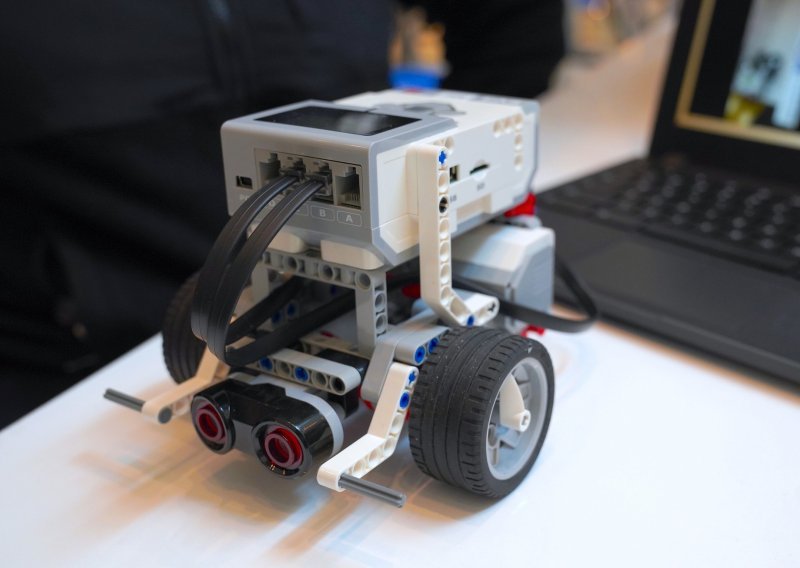 Za sve od 13 do 18 godina: Programiranje LEGO robota prva u seriji radionica na FER-u