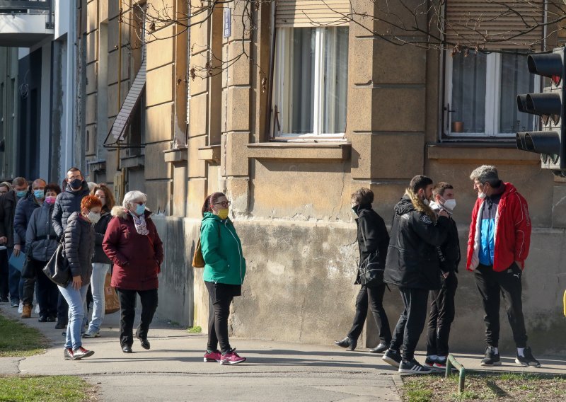 U Osječko-baranjskoj županiji uvode obavezu nošenja maski za lice na otvorenom prostoru