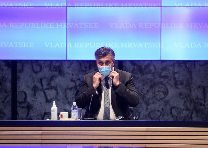 Plenković na sjednici Vlade govorio o Jasenovcu, koronavirusu, cijepljenju, rastu prosječne plaće, a za kraj čitao stihove Marulićeve 'Judite'