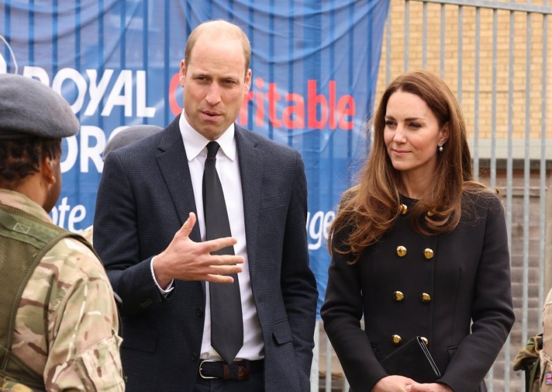 Prvo pojavljivanje u javnosti nakon sprovoda princa Philipa: Kate Middleton u elegantnom izdanju bez greške