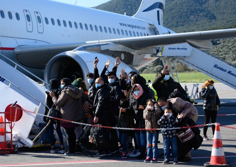 Posljednji kontingent izbjeglica iz Grčke stigao u Njemačku; sletio zrakoplov sa 103 osobe u Hannover