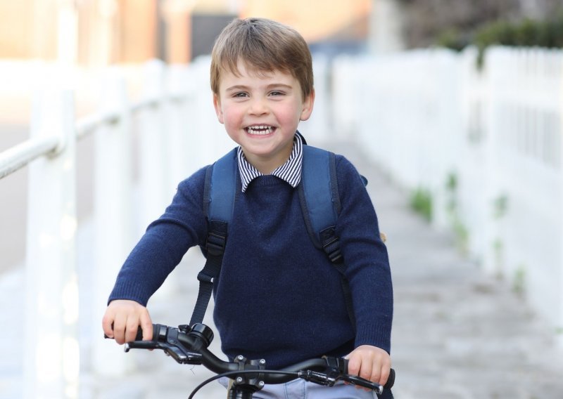 Fotografija povodom 3. rođendana princa Louisa: Preslatki mališan se prvi dan vrtića dovezao biciklom