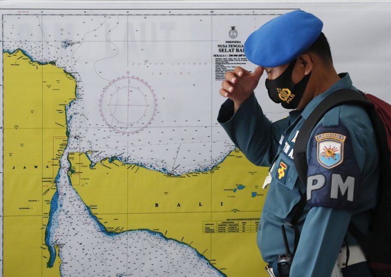 Sve manje nade za spašavanje posade nestale indonezijske podmornice