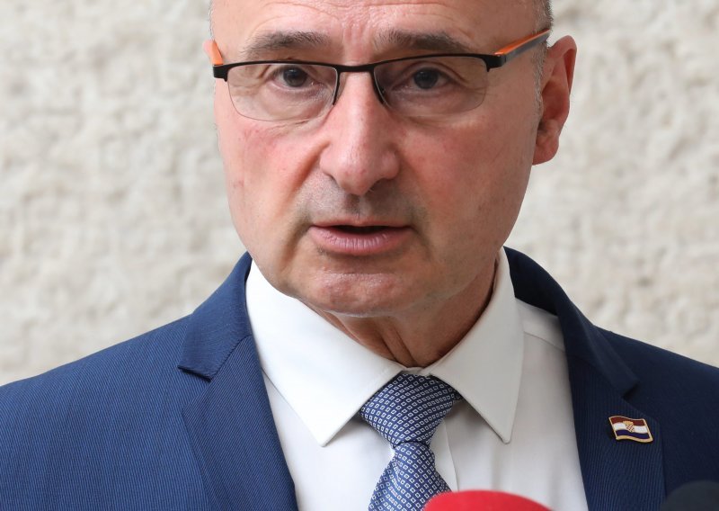 Grlić Radman u Janjevu obećao pomoć kosovskim Hrvatima, smatra da bi trebali biti i u ustavu