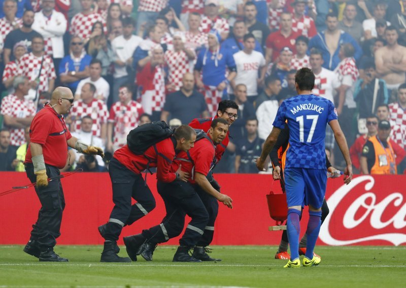 MZOS osudio huliganski ispad na utakmici Češka - Hrvatska