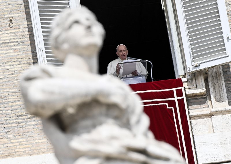 Papa o 130 nestalih u Mediteranu: Dva dana su uzalud molili za pomoć. Sramimo se