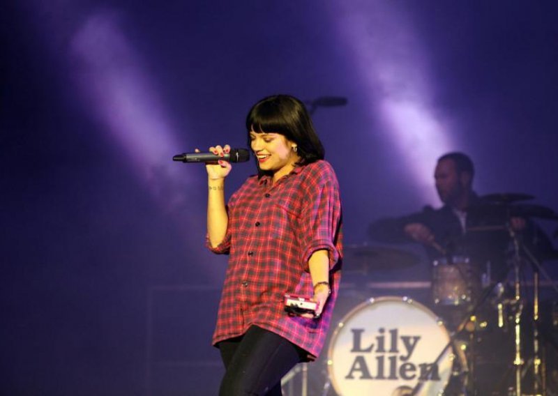 Lily Allen je trudnica za poželjeti